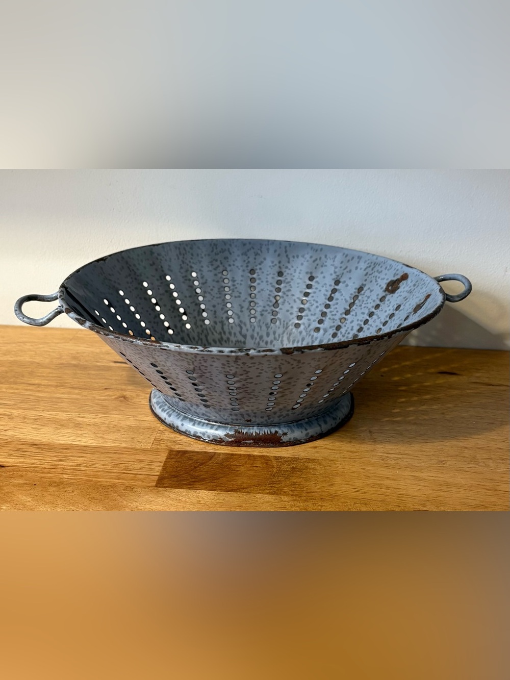VINTAGE ROUND GRAY ENAMELWARE GRANITEWARE COLANDER - Picture 6 of 6
